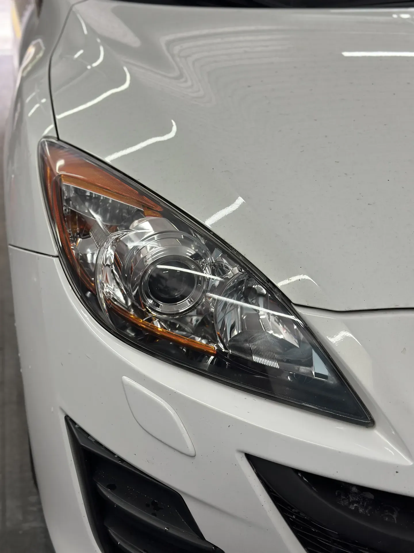 Фара Mazda після полірування