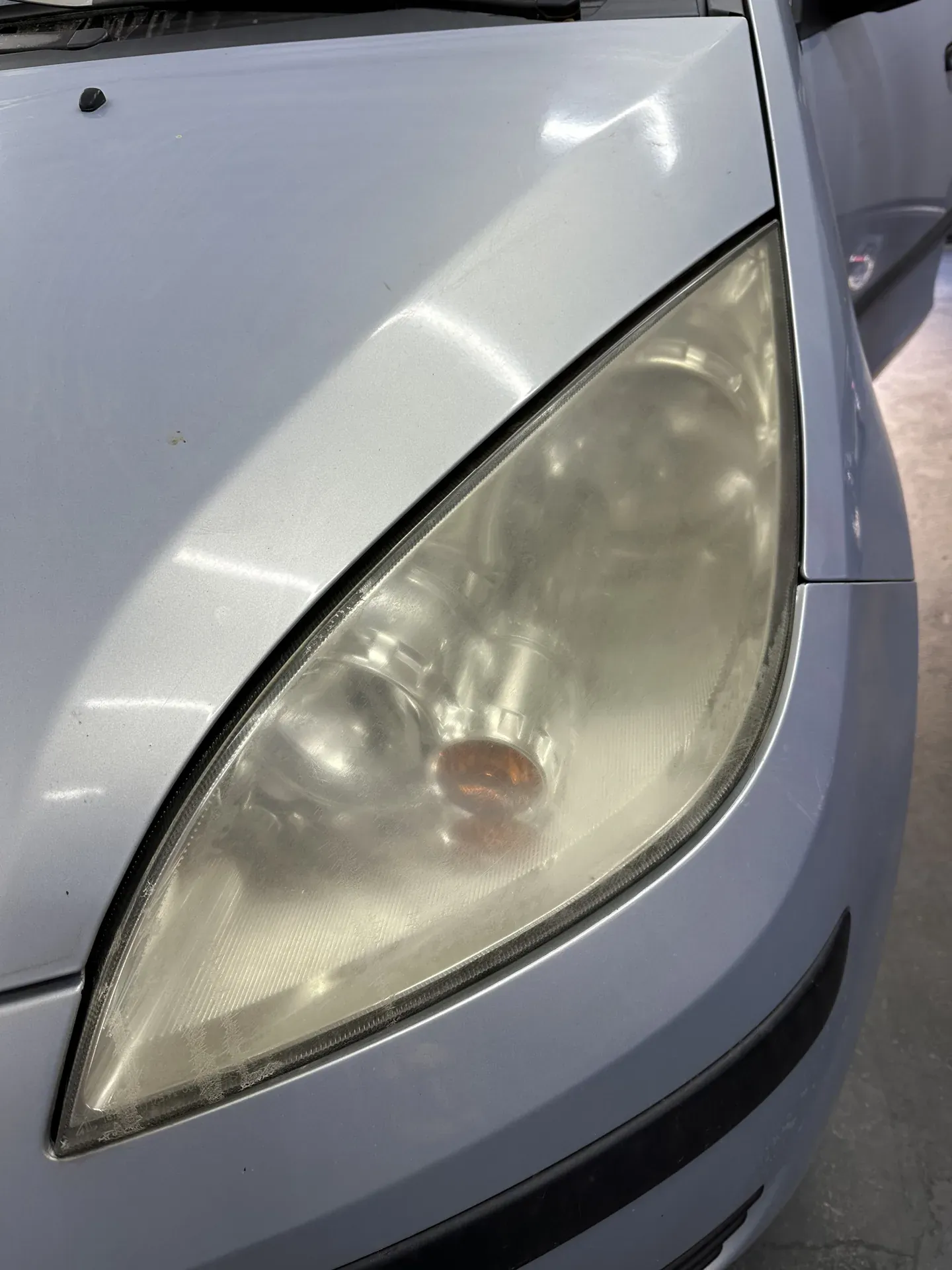 Фара Citroen C4 до полірування