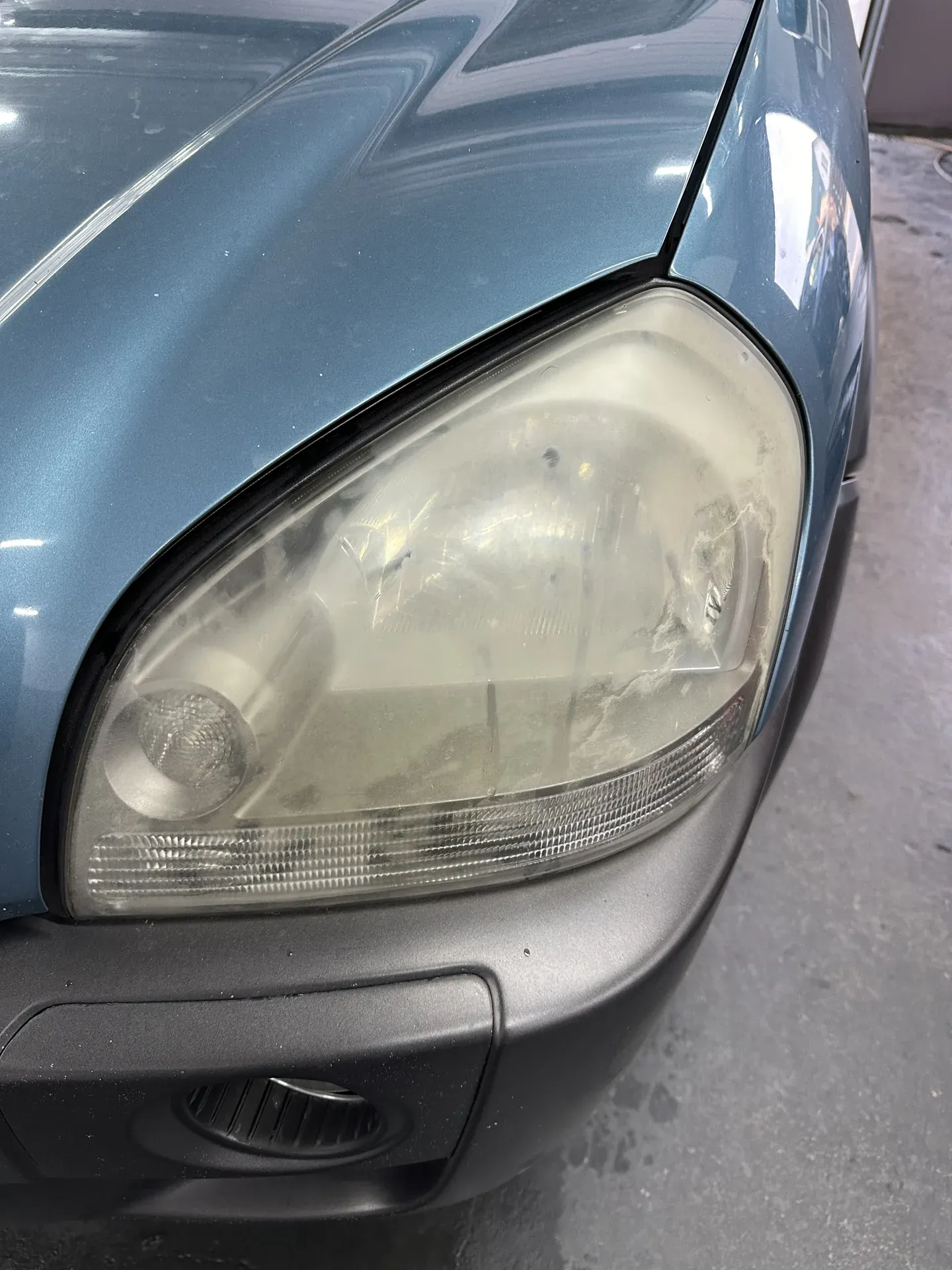 Фара Hyundai Tucson до полірування