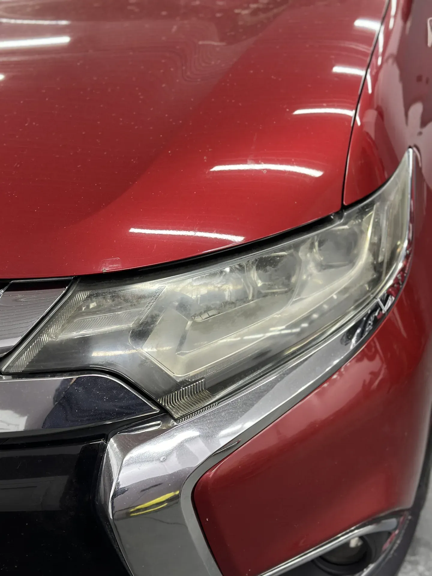 Фара Mitsubishi Outlander до полірування