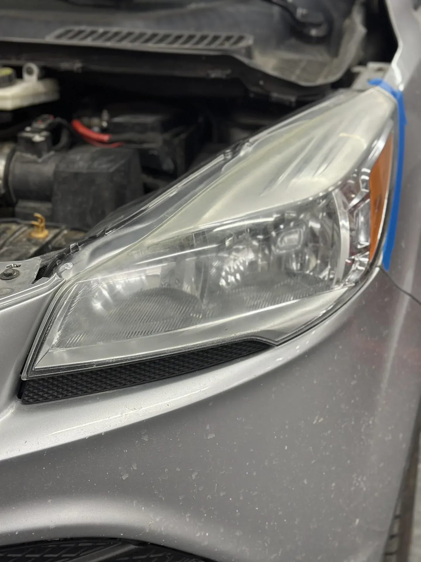 Полірування фари Subaru, процес роботи