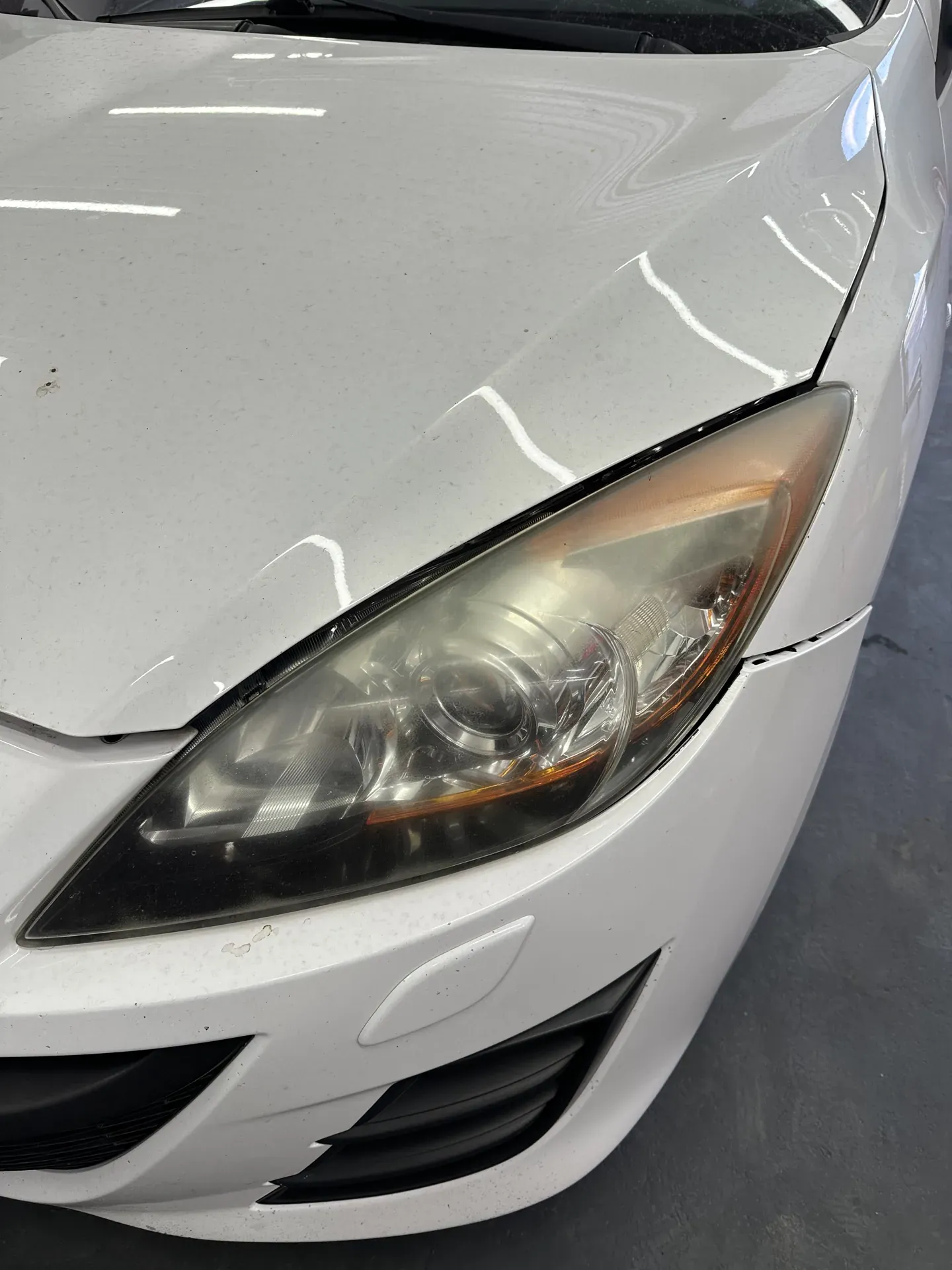 Помутніла фара Mazda 3 до полірування